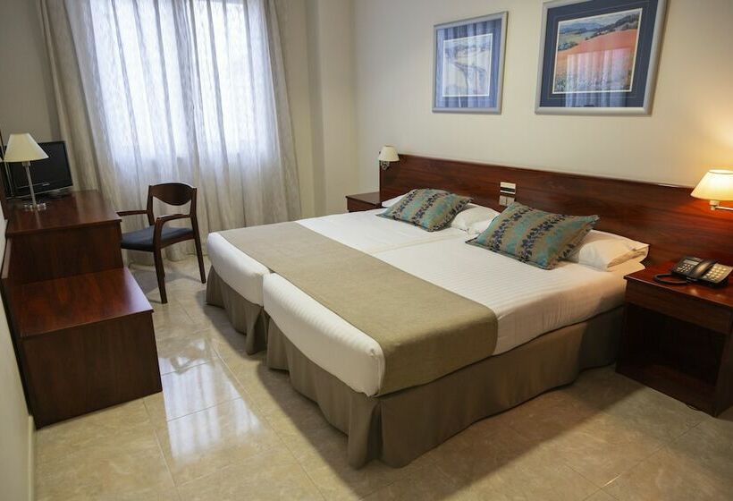 Номер Стандарт Трехместный, Checkin Valencia Ciscar