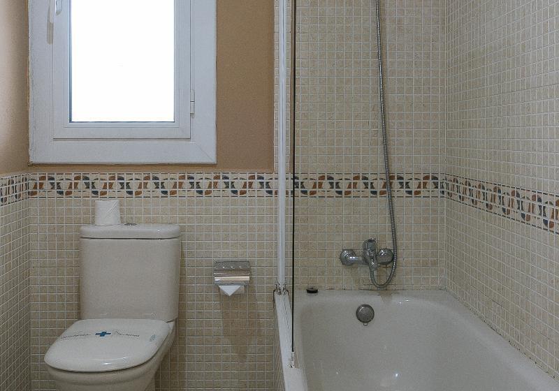 غرفة قياسية ثلاثية, El Castell