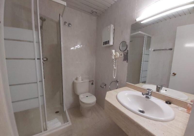 غرفة قياسية فردية, El Castell