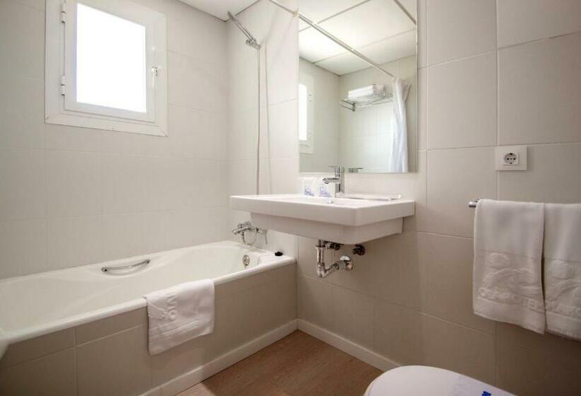 جناح جونيور, Fergus Bermudas