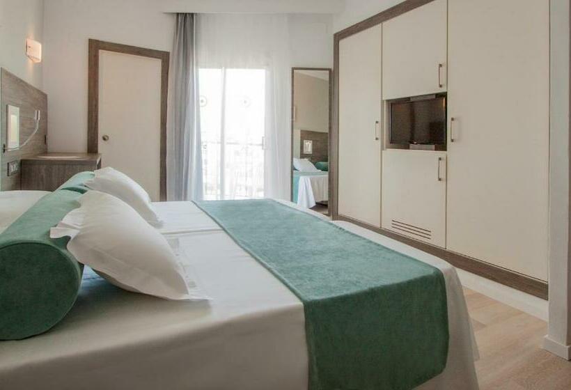 غرفة قياسية مطلّة علي حمام السباحة, Fergus Bermudas