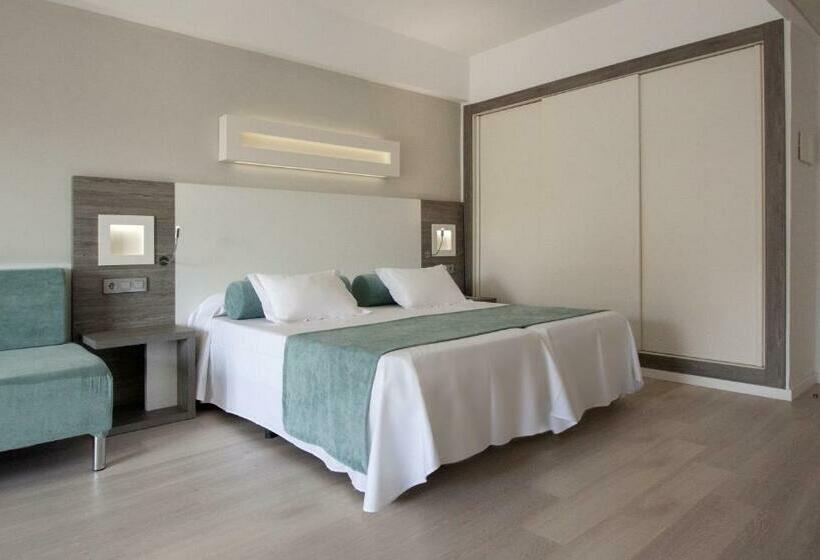 غرفة قياسية مطلّة علي حمام السباحة, Fergus Bermudas