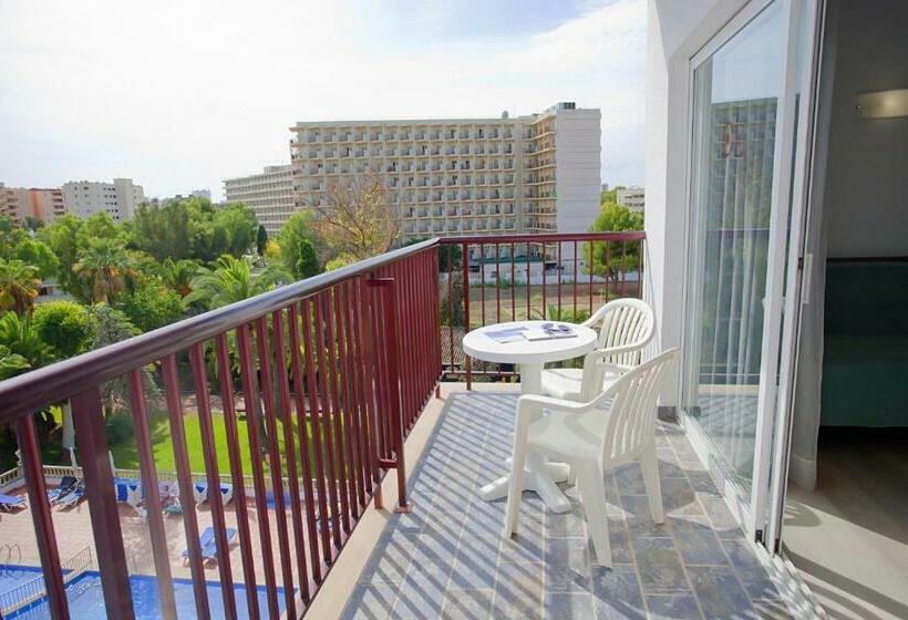 غرفة قياسية مطلّة علي حمام السباحة, Fergus Bermudas