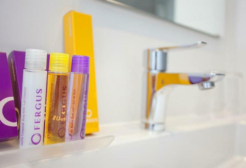 غرفة قياسية فردية, Fergus Bermudas