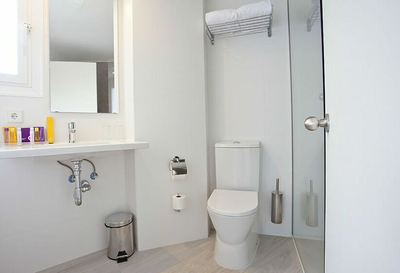 غرفة إقتصادية, Fergus Bermudas