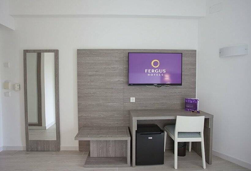 غرفة قياسية مطلّة علي حمام السباحة, Fergus Bermudas