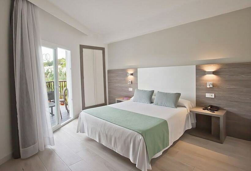 غرفة قياسية مطلّة علي حمام السباحة, Fergus Bermudas