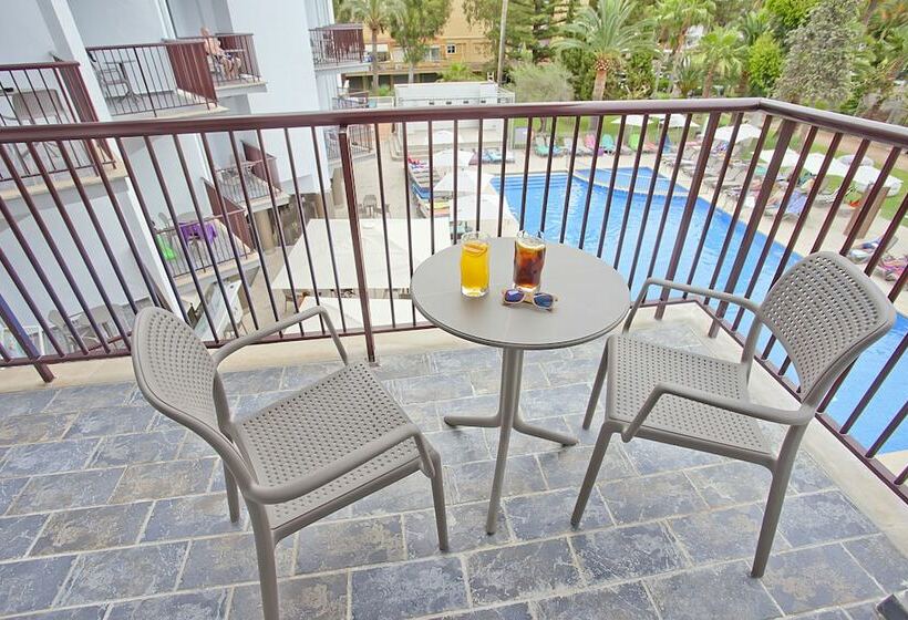 غرفة قياسية مطلّة علي حمام السباحة, Fergus Bermudas