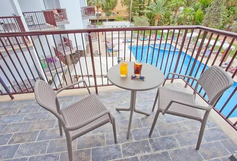 Junior Suite Vista Piscina, Fergus Bermudas