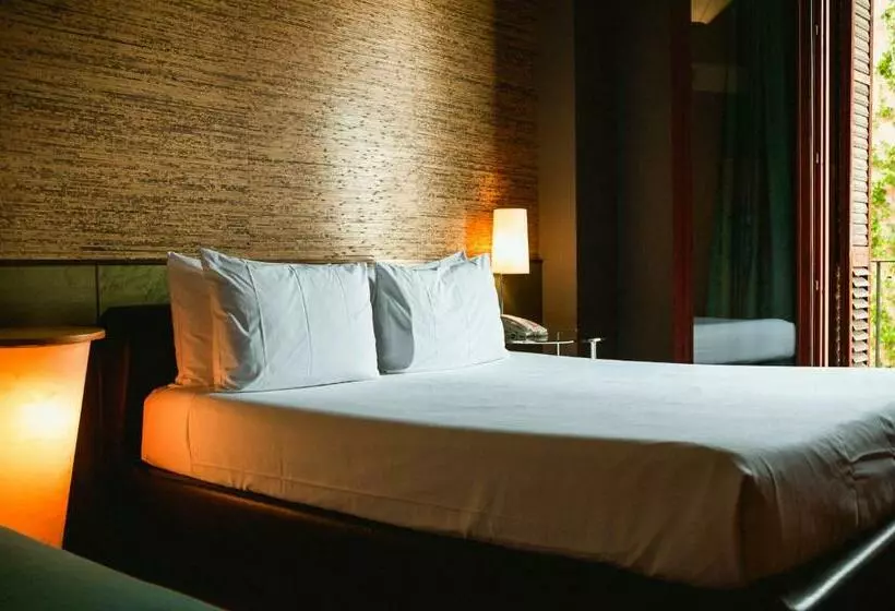 اتاق استاندارد سه نفره, Fonda Hotel 1771