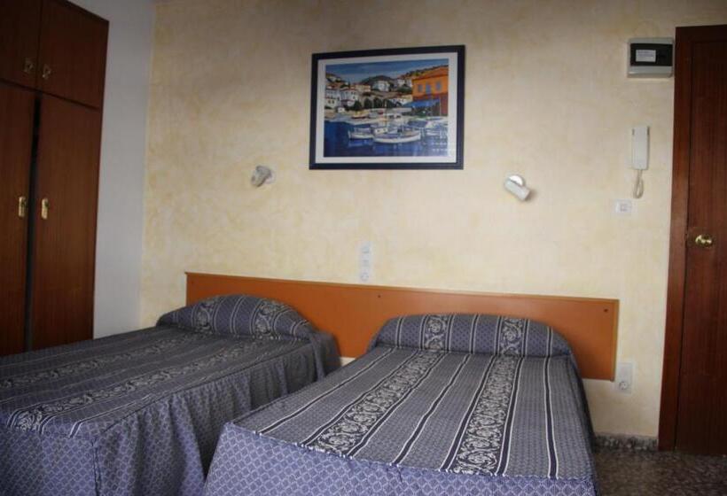 スタンダードルーム, Hostal Mengual