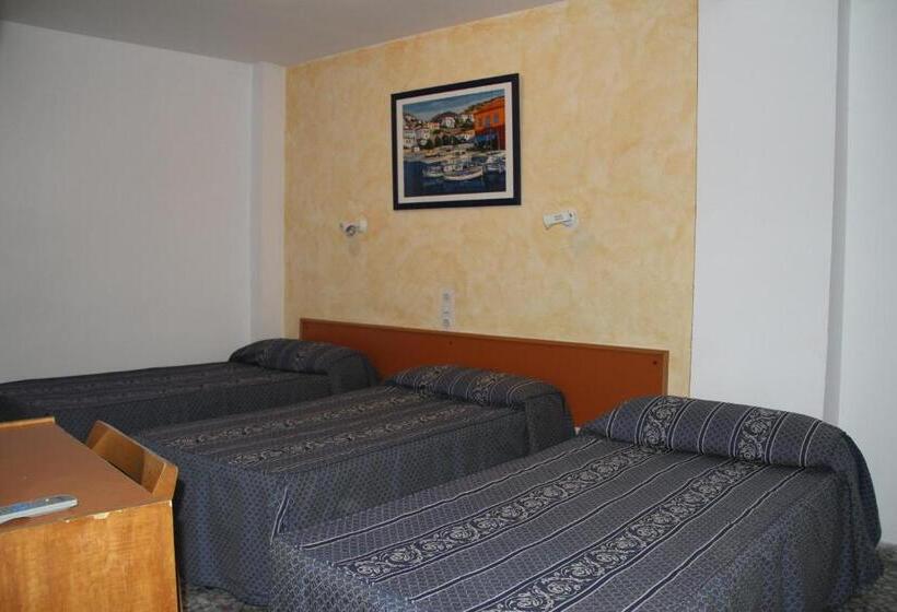 スタンダードトリプルルーム, Hostal Mengual