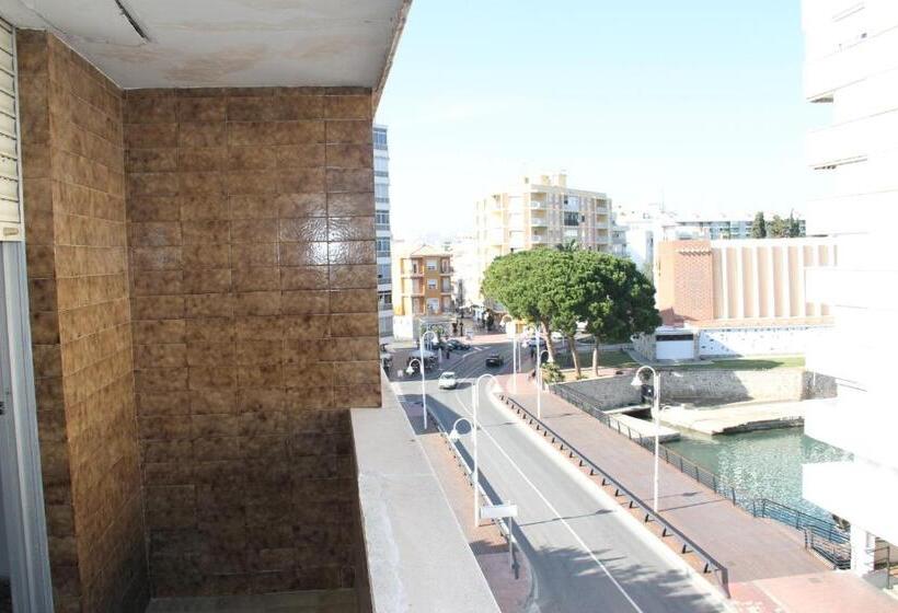 חדר סטנדרט לשלושה, Hostal Mengual