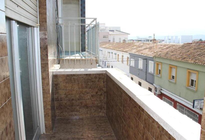 スタンダードトリプルルーム, Hostal Mengual