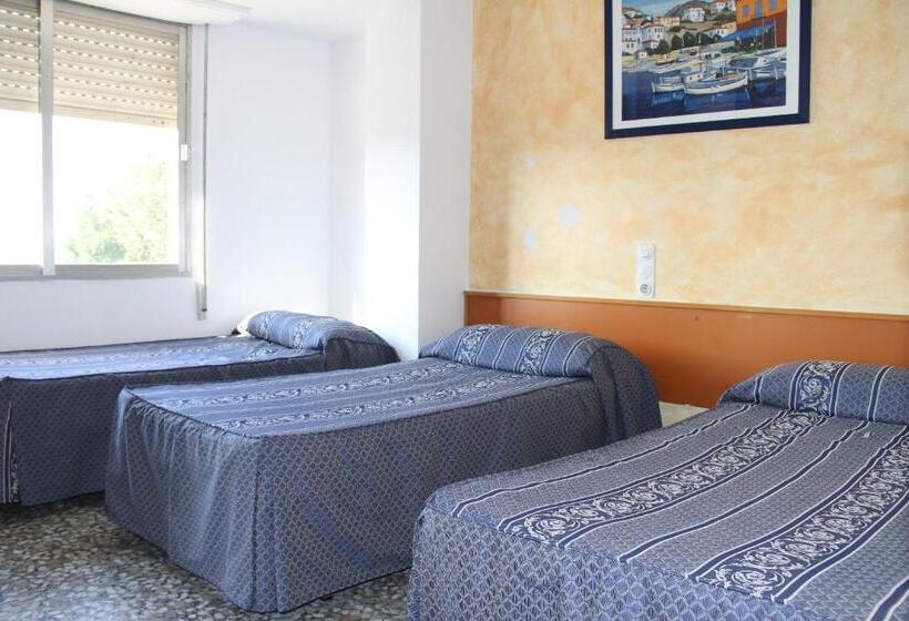 חדר סטנדרט לשלושה, Hostal Mengual