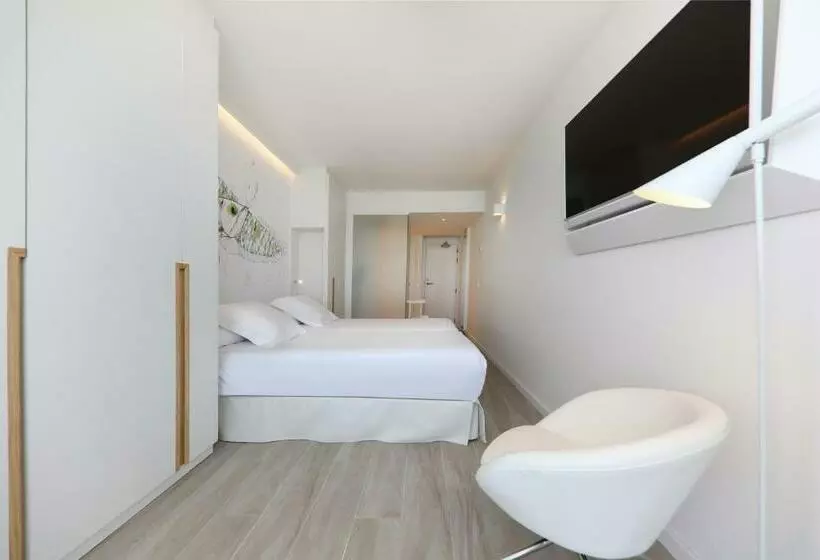 اتاق اساندارد با چشم‌انداز جانبی به دریا, Iberostar Waves Bahía de Palma - Adults Only