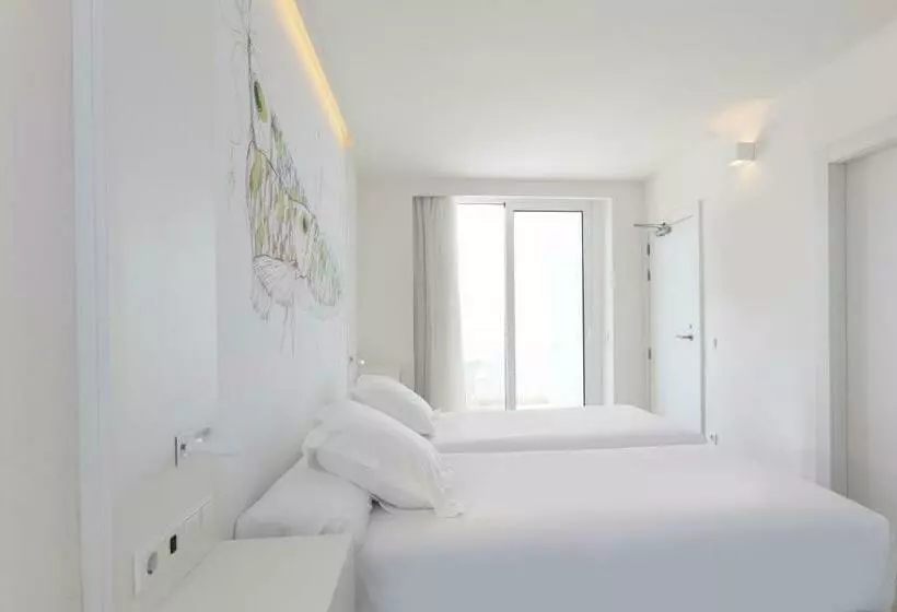 اتاق اساندارد با چشم‌انداز جانبی به دریا, Iberostar Waves Bahía de Palma - Adults Only
