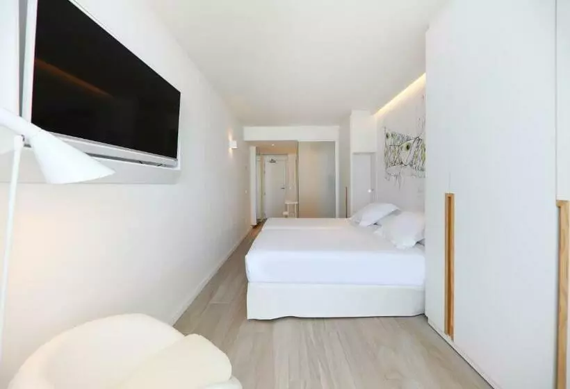 اتاق اساندارد با چشم‌انداز جانبی به دریا, Iberostar Waves Bahía de Palma - Adults Only