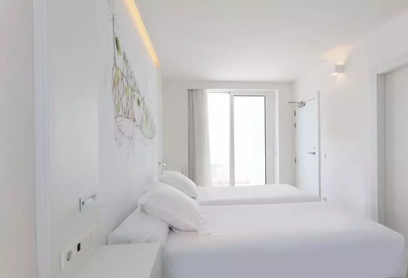 اتاق اساندارد با چشم‌انداز جانبی به دریا, Iberostar Waves Bahía de Palma - Adults Only