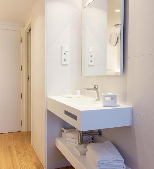 스탠다드 트리플 룸, Montemar Maritim