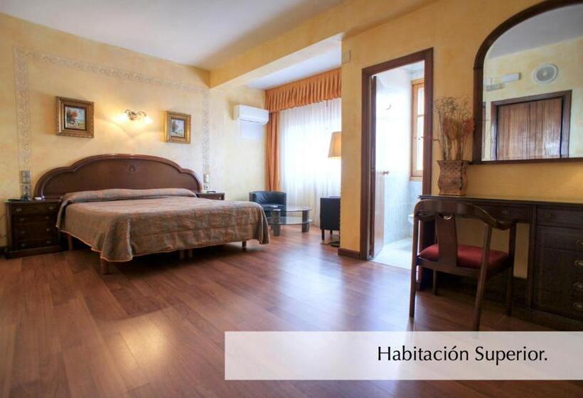 اتاق سوپریور, Montermoso