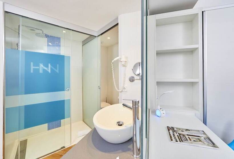 اتاق اساندارد با چشم‌انداز جانبی به دریا, Negresco - Adults Only