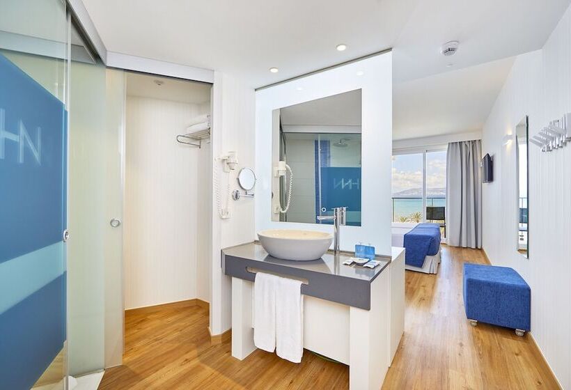 اتاق اساندارد با چشم‌انداز جانبی به دریا, Negresco - Adults Only