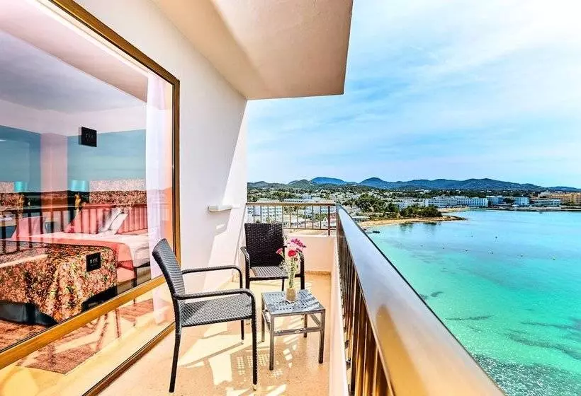 اتاق سه نفره دلوکس با چشمانداز دریا, NYX Ibiza - Adults Only