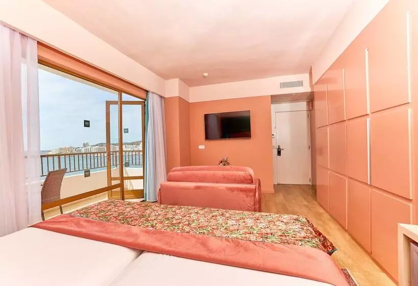 اتاق سه نفره دلوکس با چشمانداز دریا, NYX Ibiza - Adults Only