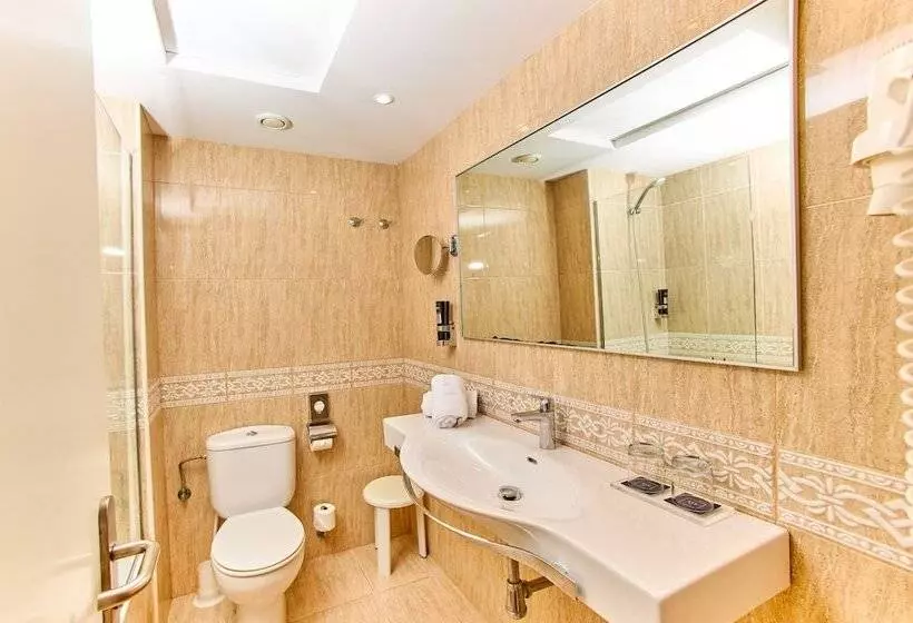 اتاق سه نفره سوپریور با چشمانداز دریا, NYX Ibiza - Adults Only