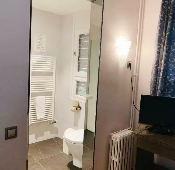 Chambre Standard Individuelle, Robert