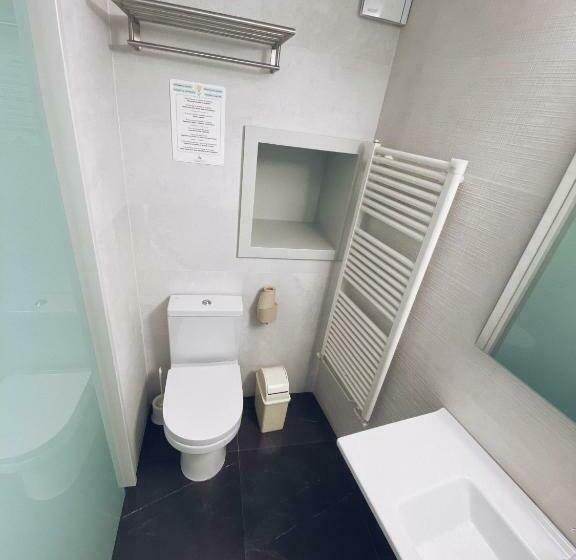 スタンダードルーム, Robert