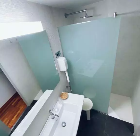 Chambre Standard, Robert