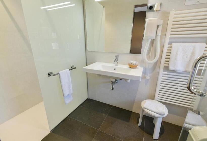 スタンダードシングルルーム, Robert