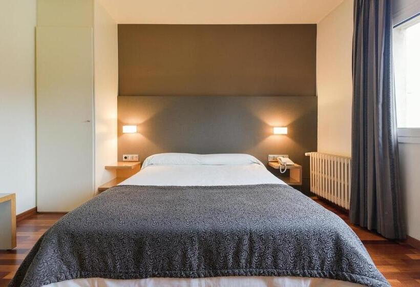 スタンダードルーム, Robert