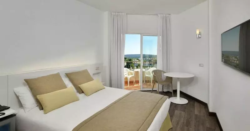 اتاق استاندارد با چشم‌انداز استخر, Sol Palmanova Mallorca