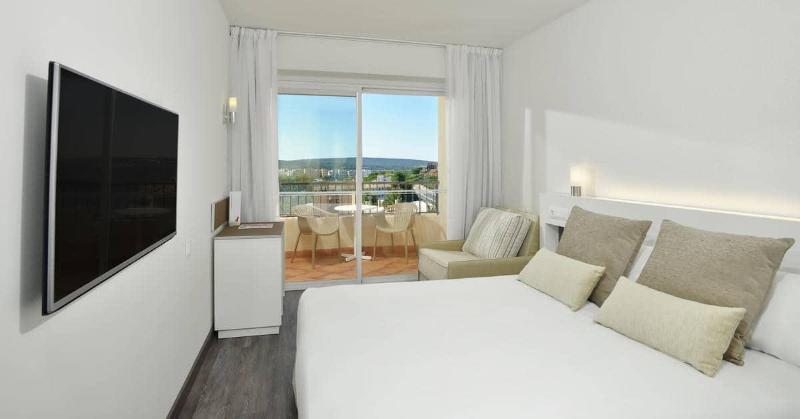 Номер Стандарт Вид на Бассейн, Sol Palmanova Mallorca