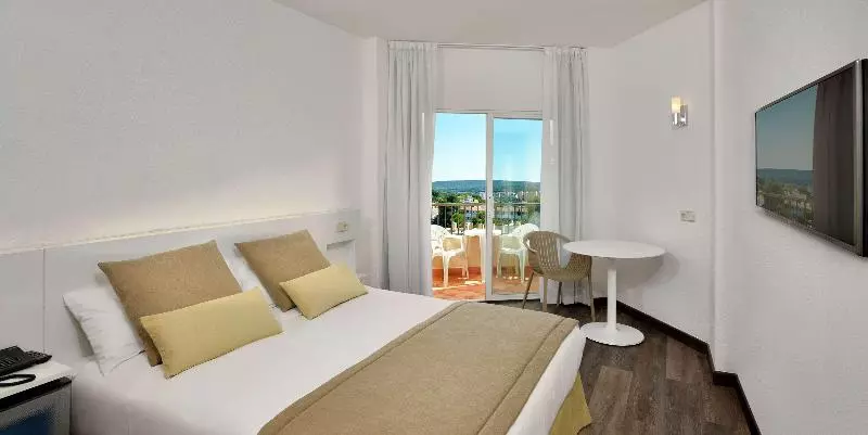اتاق استاندارد با چشم‌انداز استخر, Sol Palmanova Mallorca