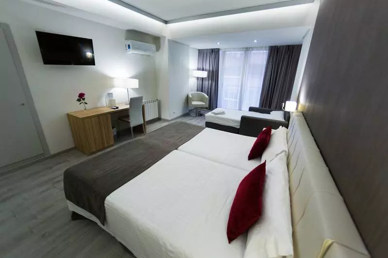 اتاق استاندارد سه نفره, Sweet Hotel Renasa