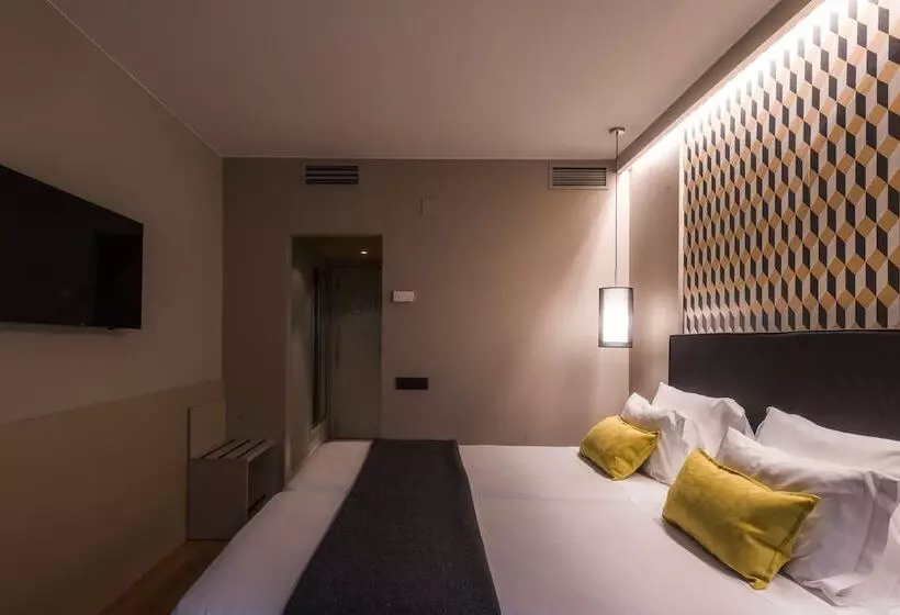 Chambre Standard, Up Rooms Vic