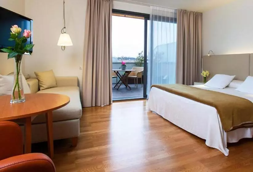 اتاق سوپریور با وان آب گرم, Balneario Prats
