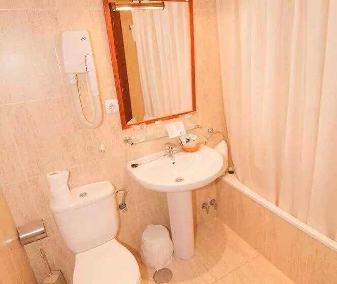 Quarto Triplo Standart, Costa De Ajo