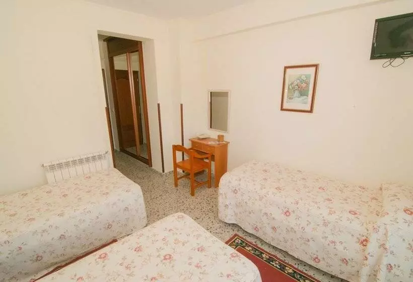 Quarto Triplo Standart, Costa De Ajo