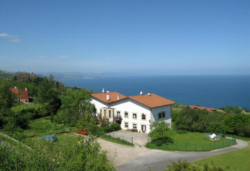 اتاق استاندارد با چشم‌انداز دریا, Gudamendi