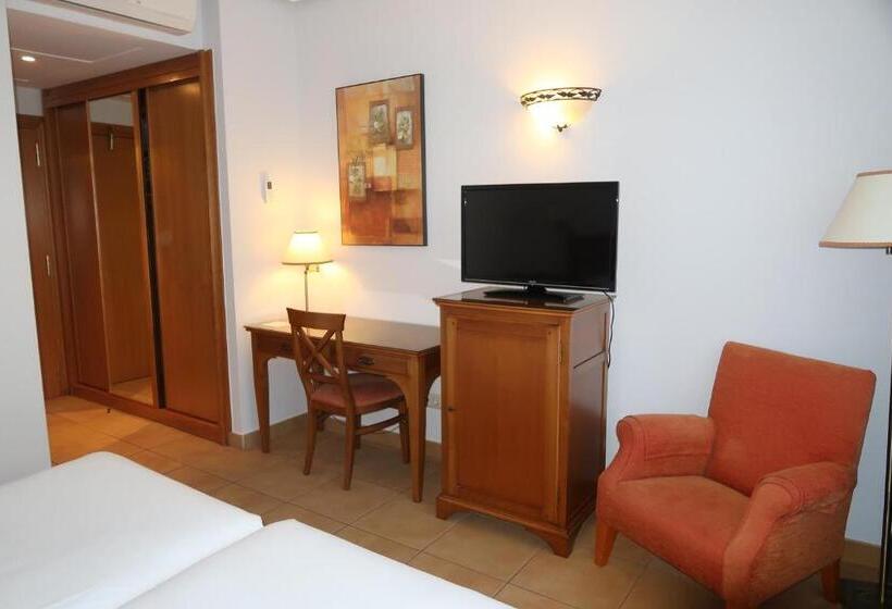 اتاق استاندارد با چشم‌انداز دریا, Gudamendi