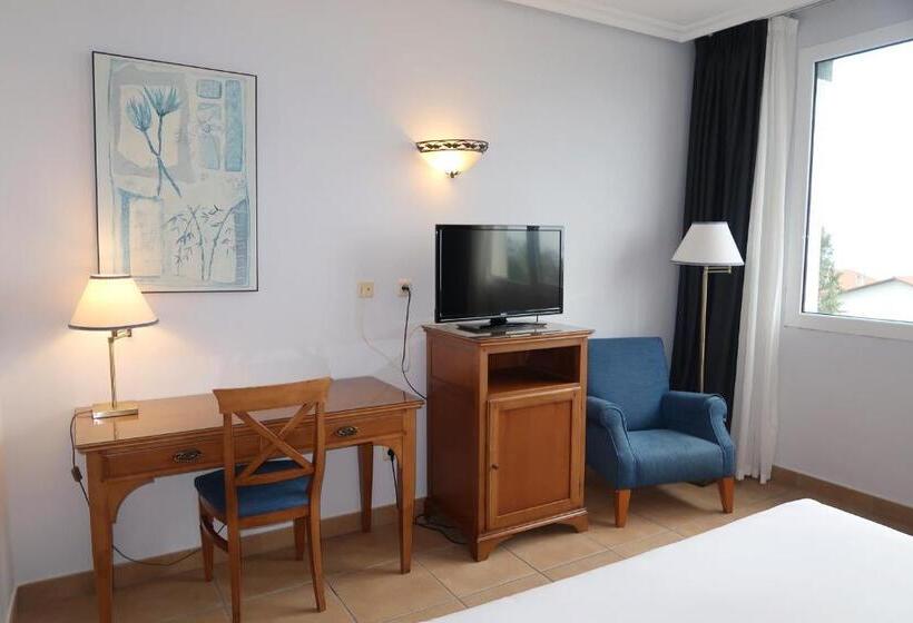 اتاق استاندارد با چشم‌انداز دریا, Gudamendi