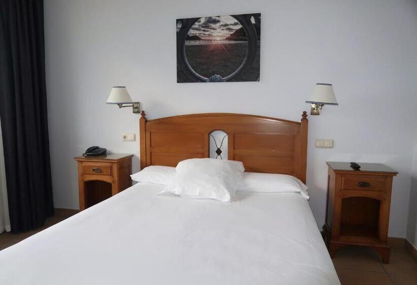 اتاق استاندارد با چشم‌انداز دریا, Gudamendi