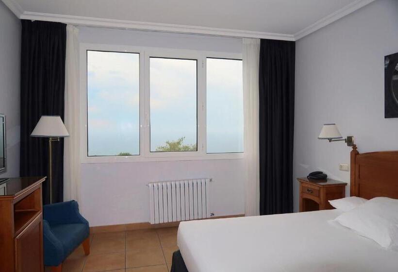 اتاق استاندارد با چشم‌انداز دریا, Gudamendi