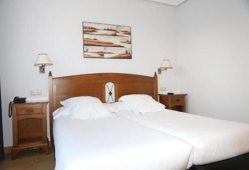 اتاق استاندارد با چشم‌انداز باغ, Gudamendi