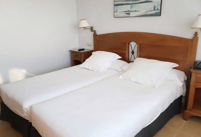 اتاق استاندارد با چشم‌انداز دریا, Gudamendi